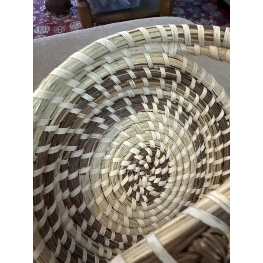 South Carolina Sweet Grass Basket with Handle Signed Delores Iones 2015 (TD)